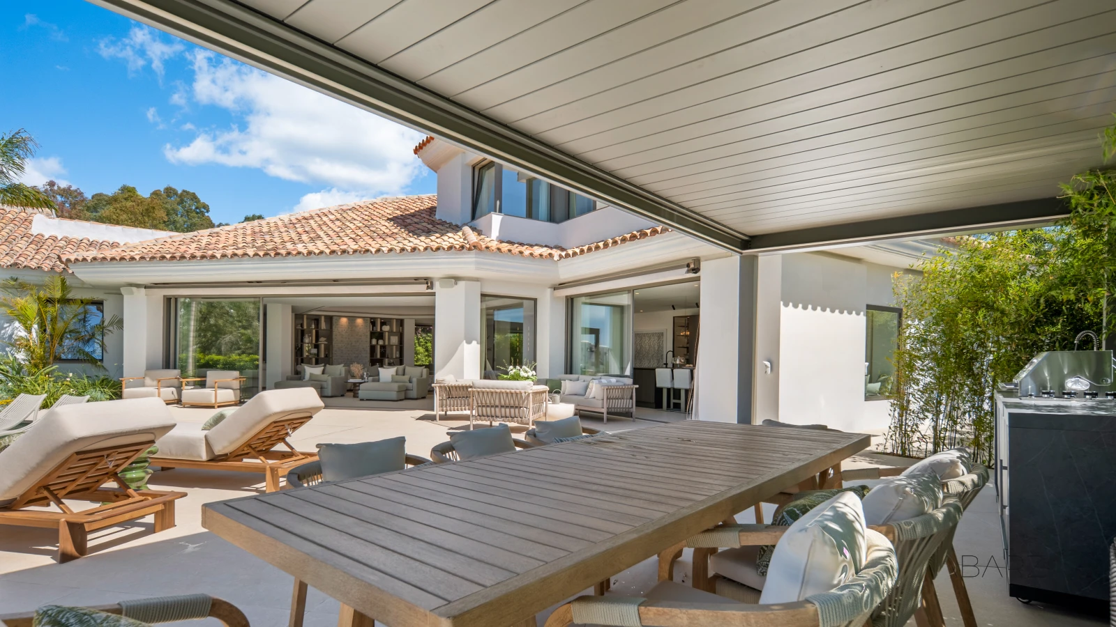 Villa de lujo en Benahavis con piscina cubierta y vistas al mar — interior, La Quinta, Benahavís (65 of 122)