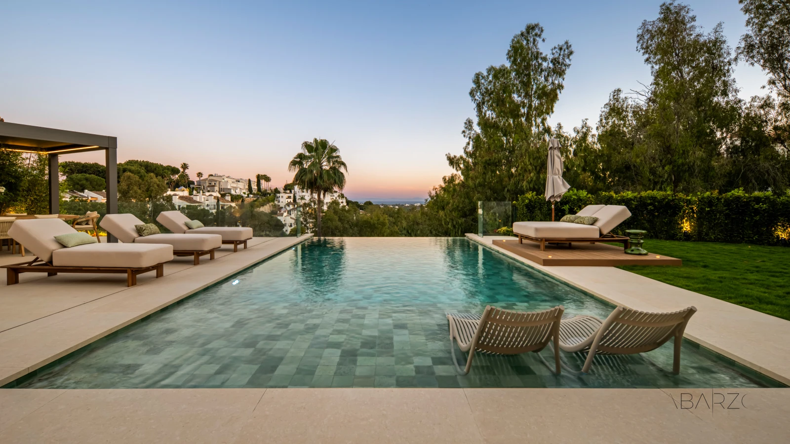 Villa de lujo en Benahavis con piscina cubierta y vistas al mar — interior, La Quinta, Benahavís (91 of 122)