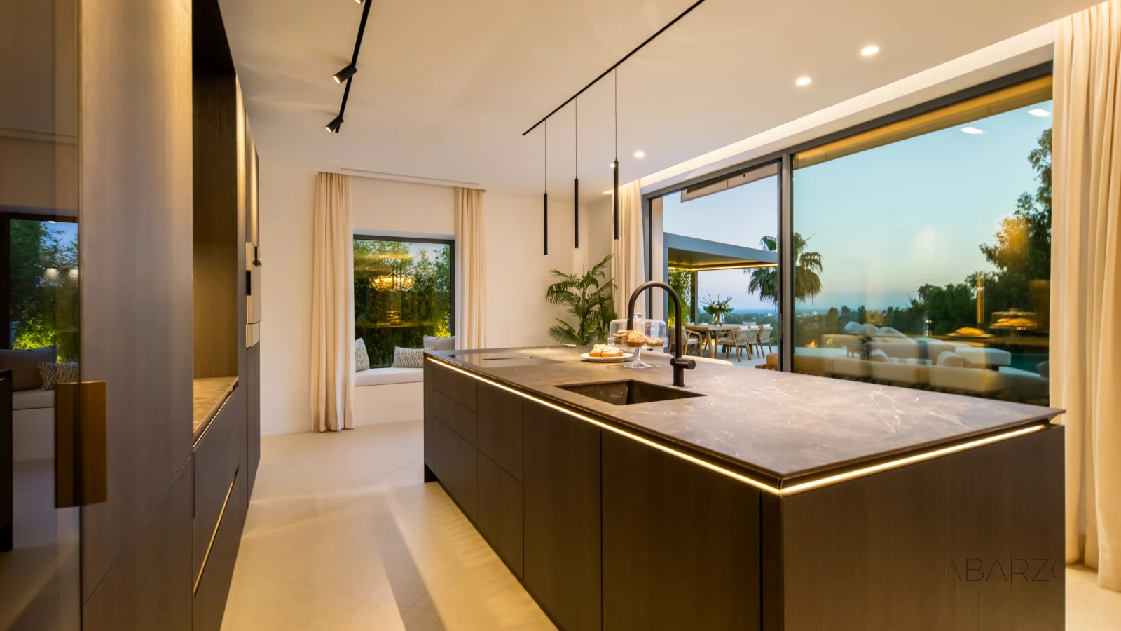 Villa de lujo en Benahavis con piscina cubierta y vistas al mar — interior, La Quinta, Benahavís (97 of 122)
