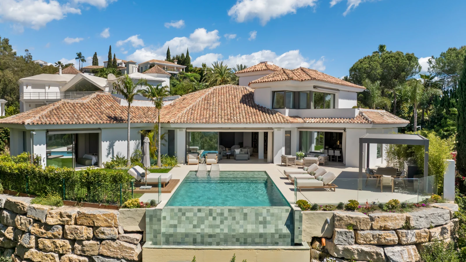 Villa de lujo en Benahavis con piscina cubierta y vistas al mar — interior, La Quinta, Benahavís (74 of 122)
