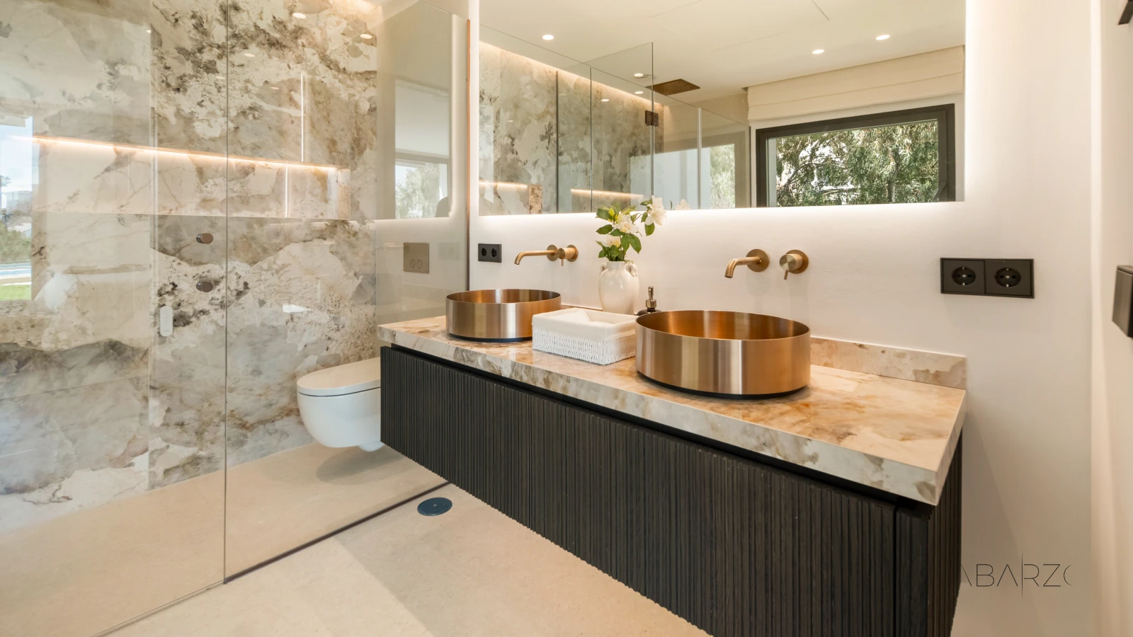 Villa de lujo en Benahavis con piscina cubierta y vistas al mar — interior, La Quinta, Benahavís (43 of 122)