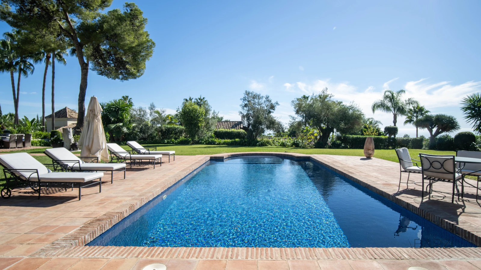 Villa in Altos Reales Marbella with Private Pool and Massive Garden — interior, Golden Mile, Marbella (23 of 24)