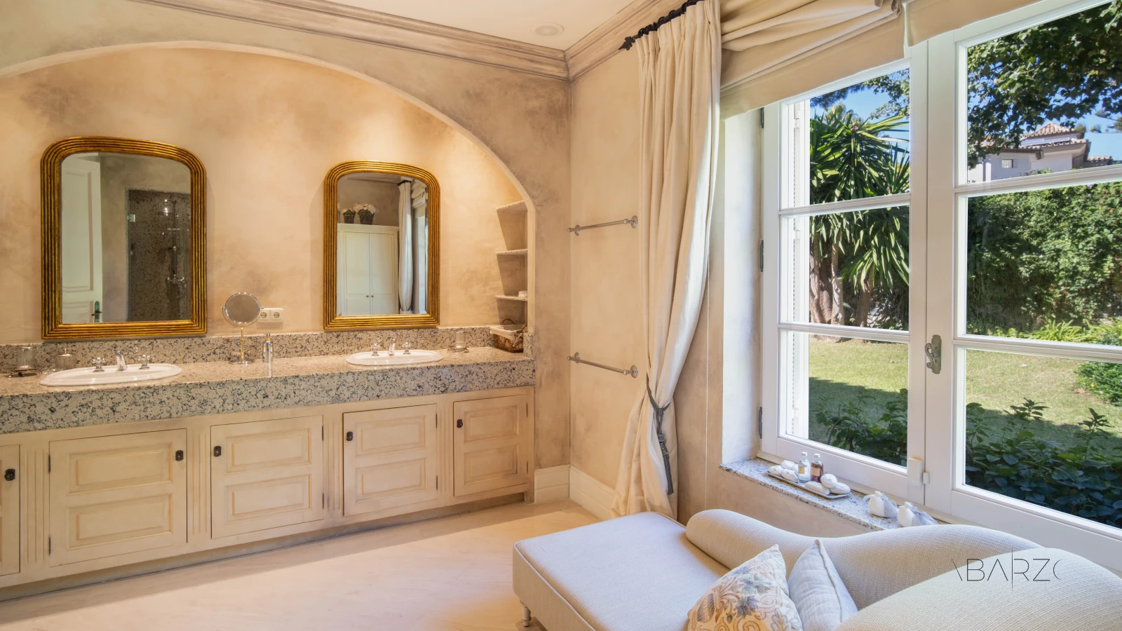 Villa in Altos Reales Marbella with Private Pool and Massive Garden — interior, Golden Mile, Marbella (13 of 24)
