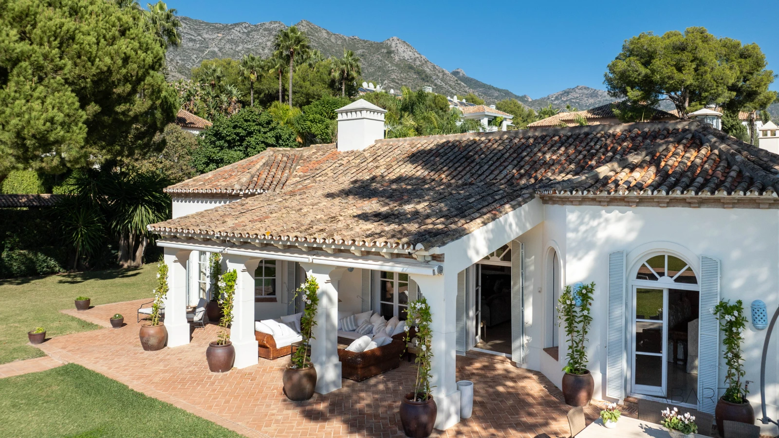 Villa in Altos Reales Marbella with Private Pool and Massive Garden — interior, Golden Mile, Marbella (6 of 24)