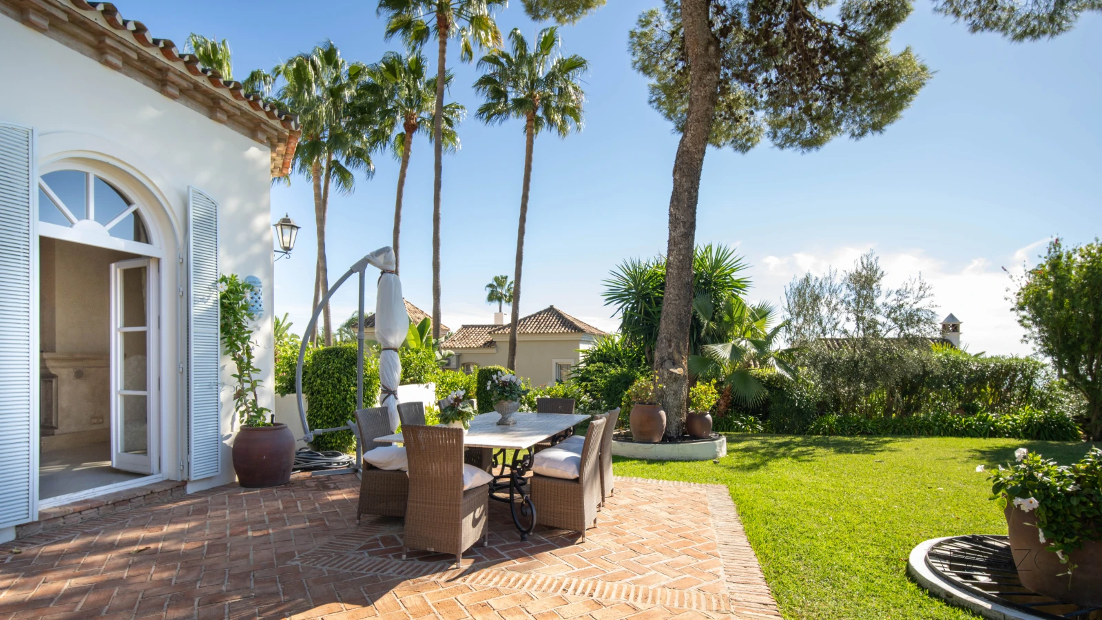 Villa in Altos Reales Marbella with Private Pool and Massive Garden — interior, Golden Mile, Marbella (21 of 24)