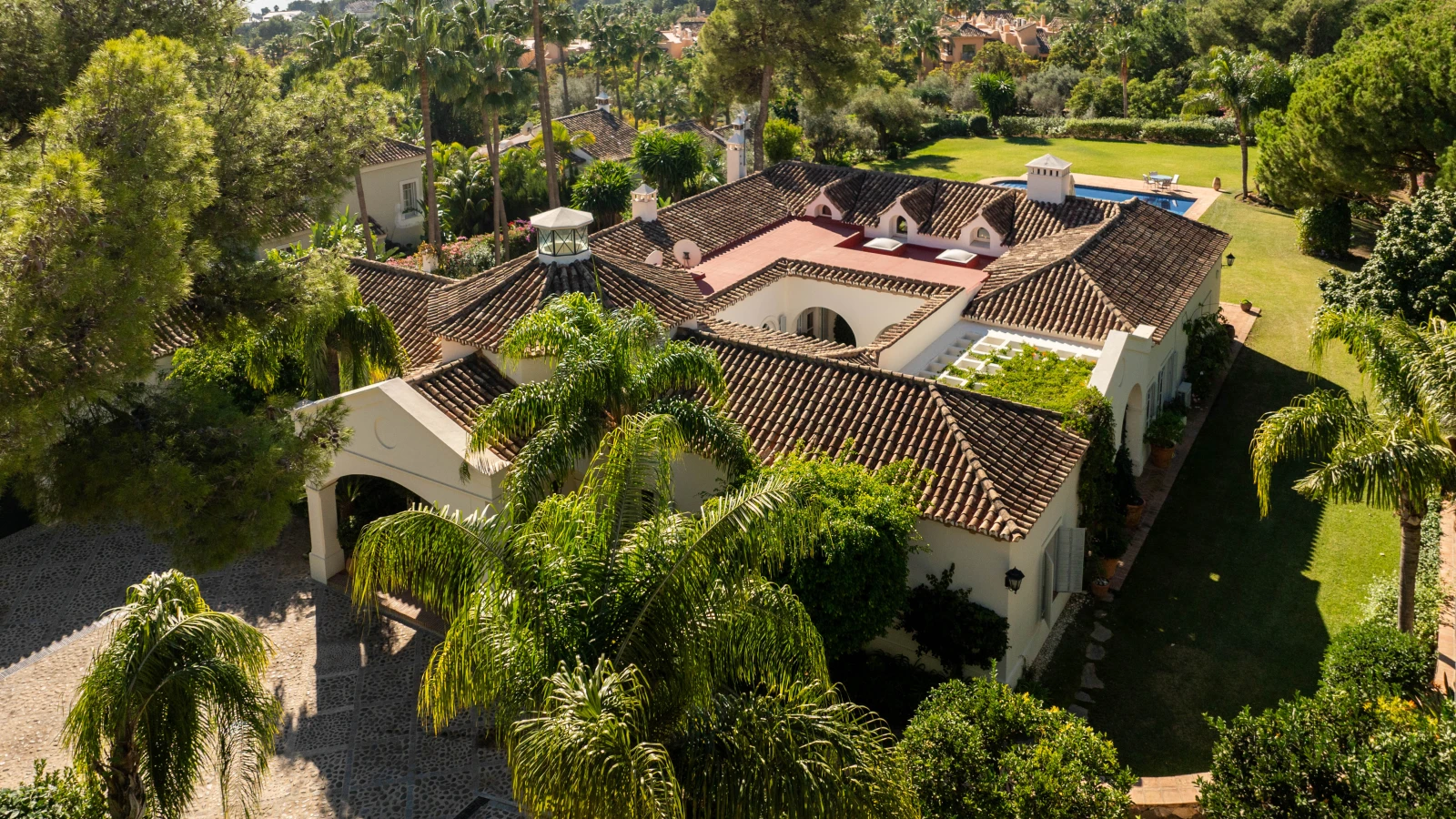 Villa in Altos Reales Marbella with Private Pool and Massive Garden — interior, Golden Mile, Marbella (3 of 24)