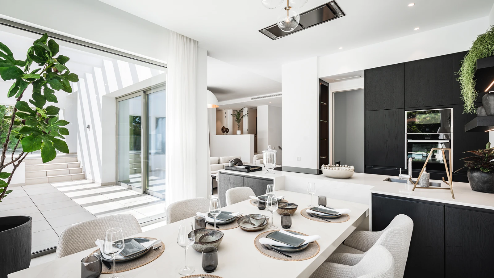 Contemporary villa with private pool and garden in El Paraíso — interior, New Golden Mile, Estepona (10 of 29)
