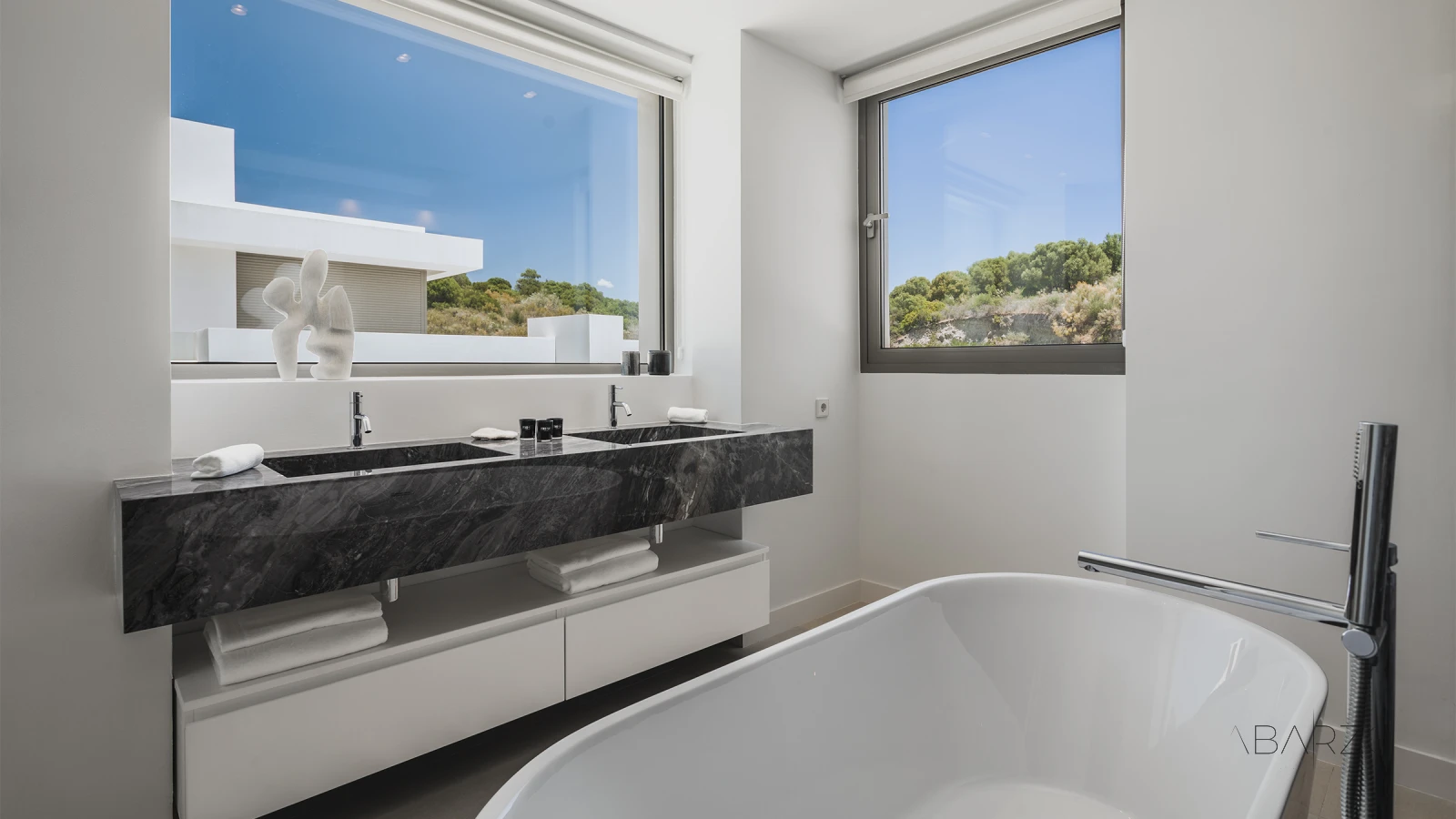 Furnished Contemporary Villa in El Paraíso, Marbella New Golden Mile — interior, New Golden Mile, Estepona (9 of 16)