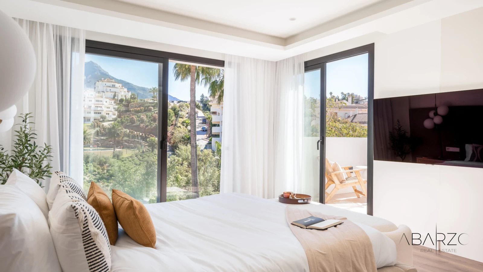 Contemporary Villa with Pool in Los Naranjos Hill Club, Marbella — interior, Nueva Andalucía, Marbella (15 of 35)