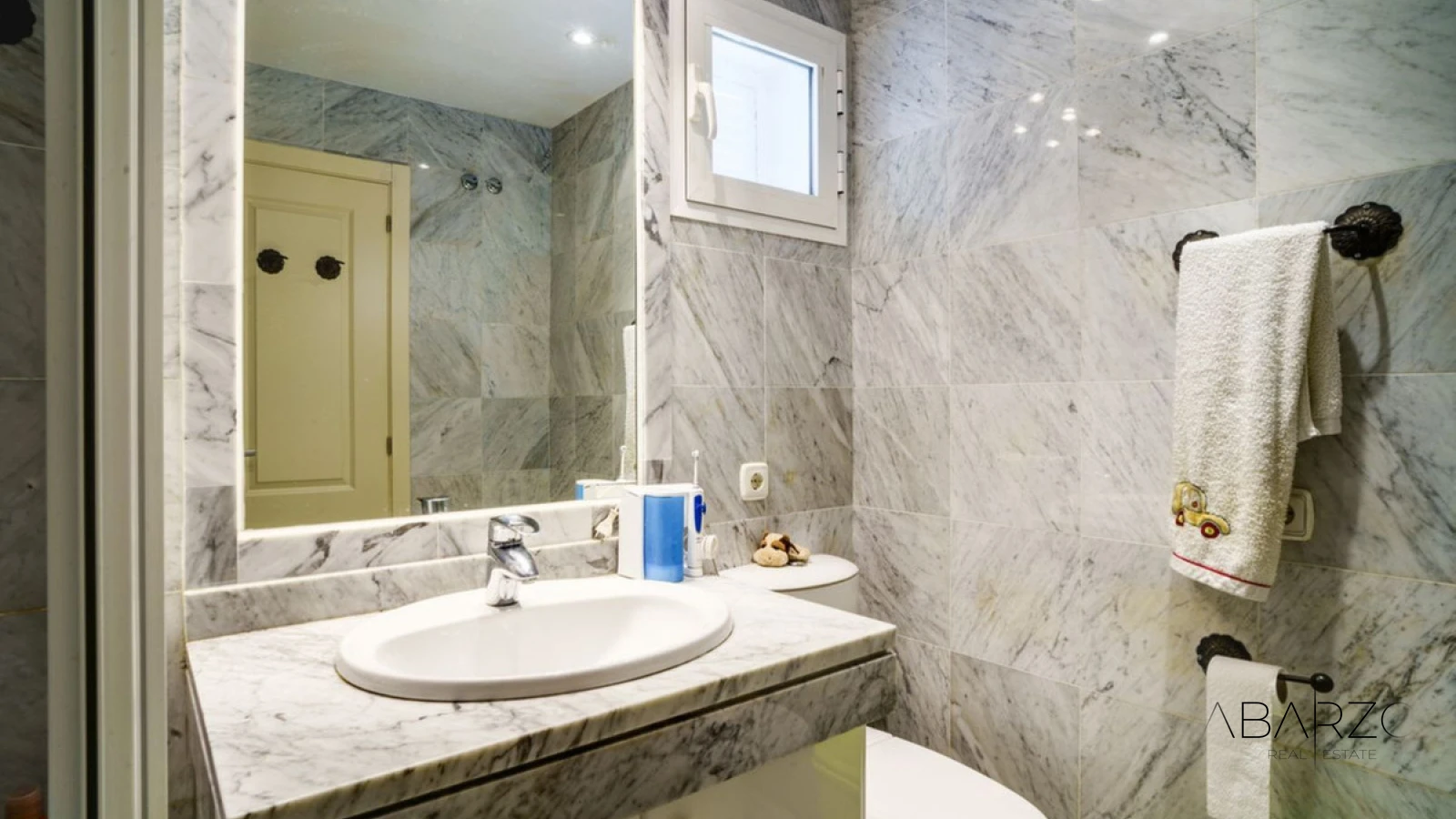 Garden Apartment in Bahía de Marbella Renovated and Prime Location — interior, Marbella East, Marbella (24 of 28)