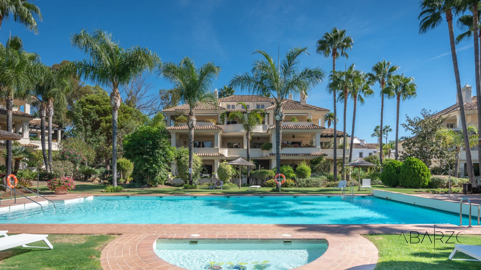Duplex Penthouse with Golf Views in Las Alamandas, Nueva Andalucía — luxury property for sale in Nueva Andalucía, Marbella