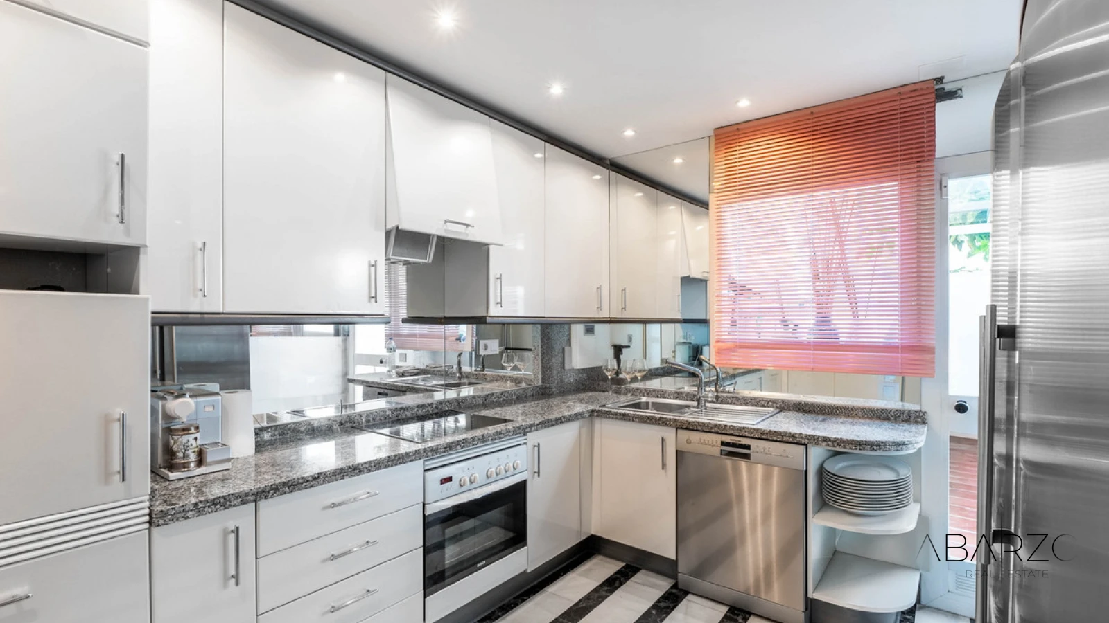 Semi-detached house in Las Terrazas de La Quinta with heated saltwater pool and sea views — interior, La Quinta, Benahavís (12 of 26)