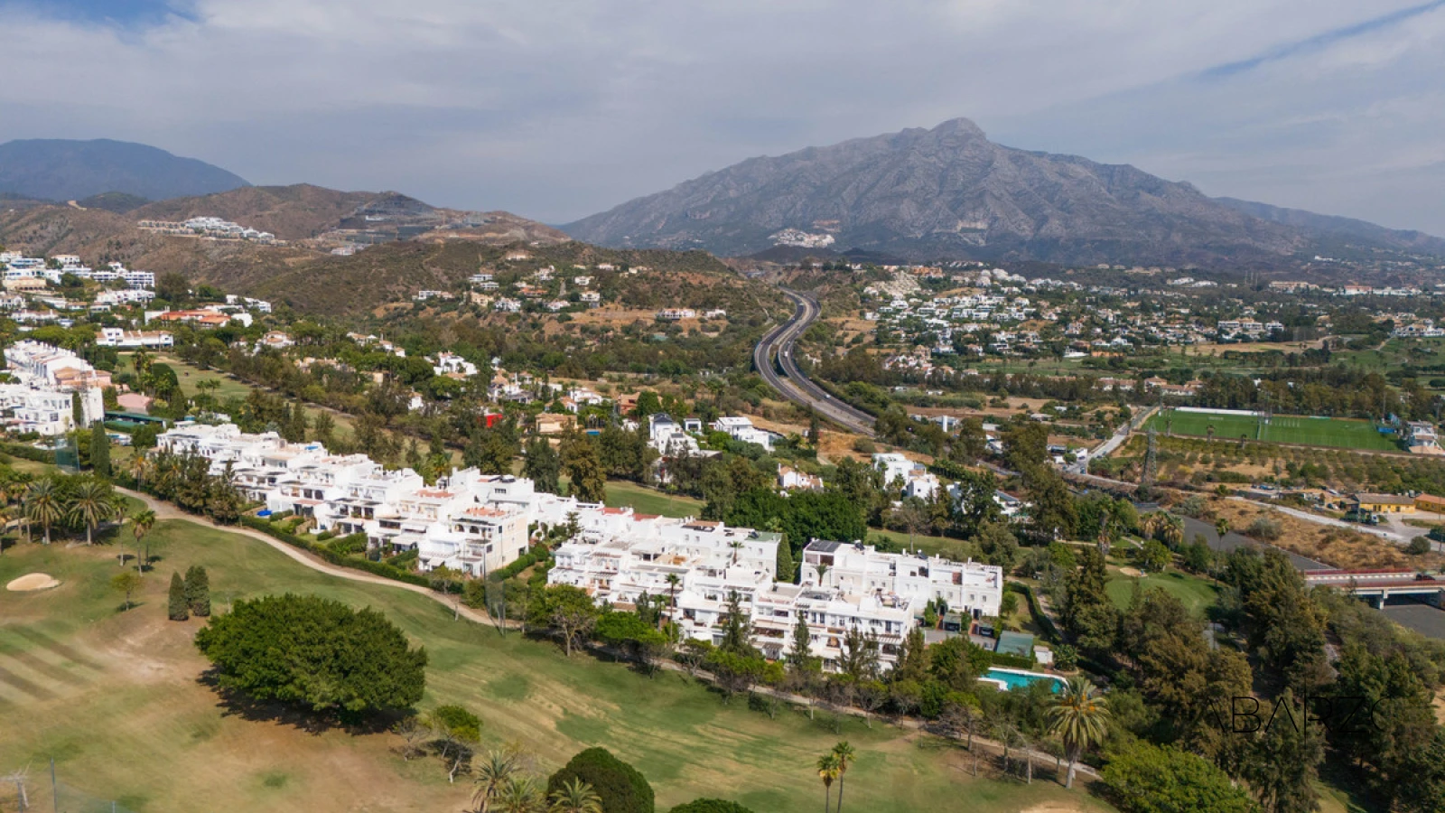 Semi-detached house in Las Terrazas de La Quinta with heated saltwater pool and sea views — interior, La Quinta, Benahavís (25 of 26)