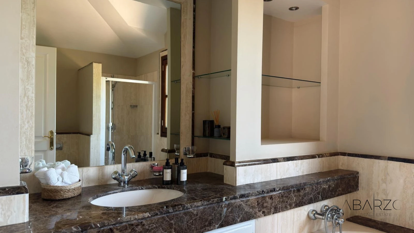 Luxury Villa with Private Pool and Spacious Gardens in La Zagaleta, Benahavis — interior, La Zagaleta, Benahavís (38 of 49)