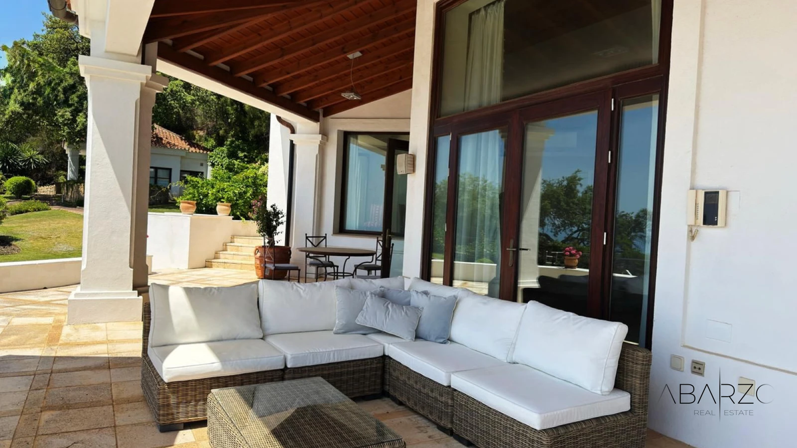 Luxury Villa with Private Pool and Spacious Gardens in La Zagaleta, Benahavis — interior, La Zagaleta, Benahavís (11 of 49)