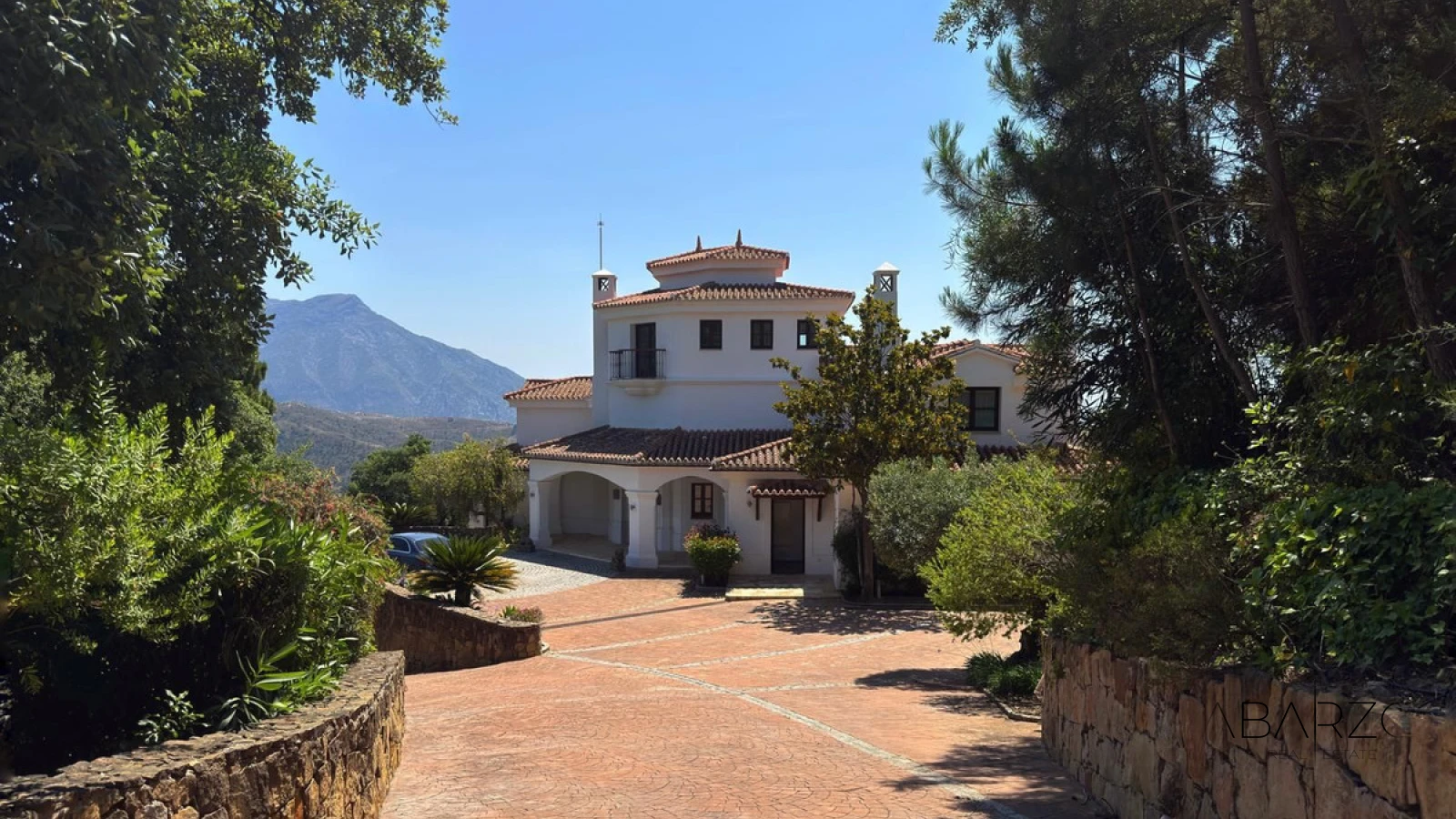 Luxury Villa with Private Pool and Spacious Gardens in La Zagaleta, Benahavis — interior, La Zagaleta, Benahavís (4 of 49)