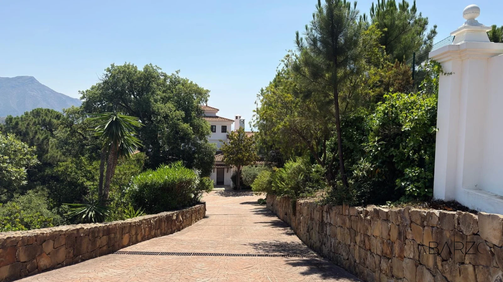Luxury Villa with Private Pool and Spacious Gardens in La Zagaleta, Benahavis — interior, La Zagaleta, Benahavís (10 of 49)