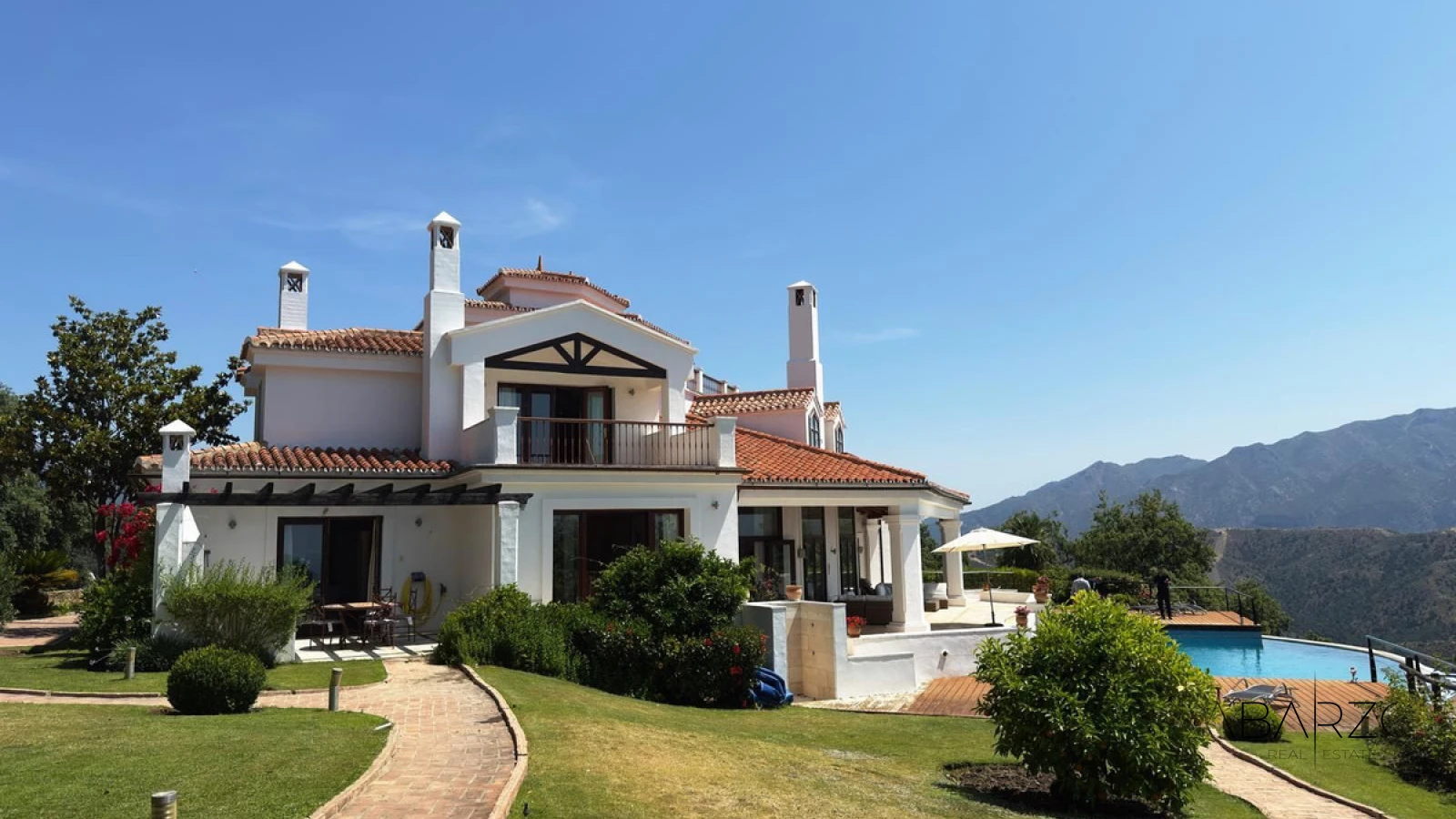 Luxury Villa with Private Pool and Spacious Gardens in La Zagaleta, Benahavis — luxury property for sale in La Zagaleta, Benahavís