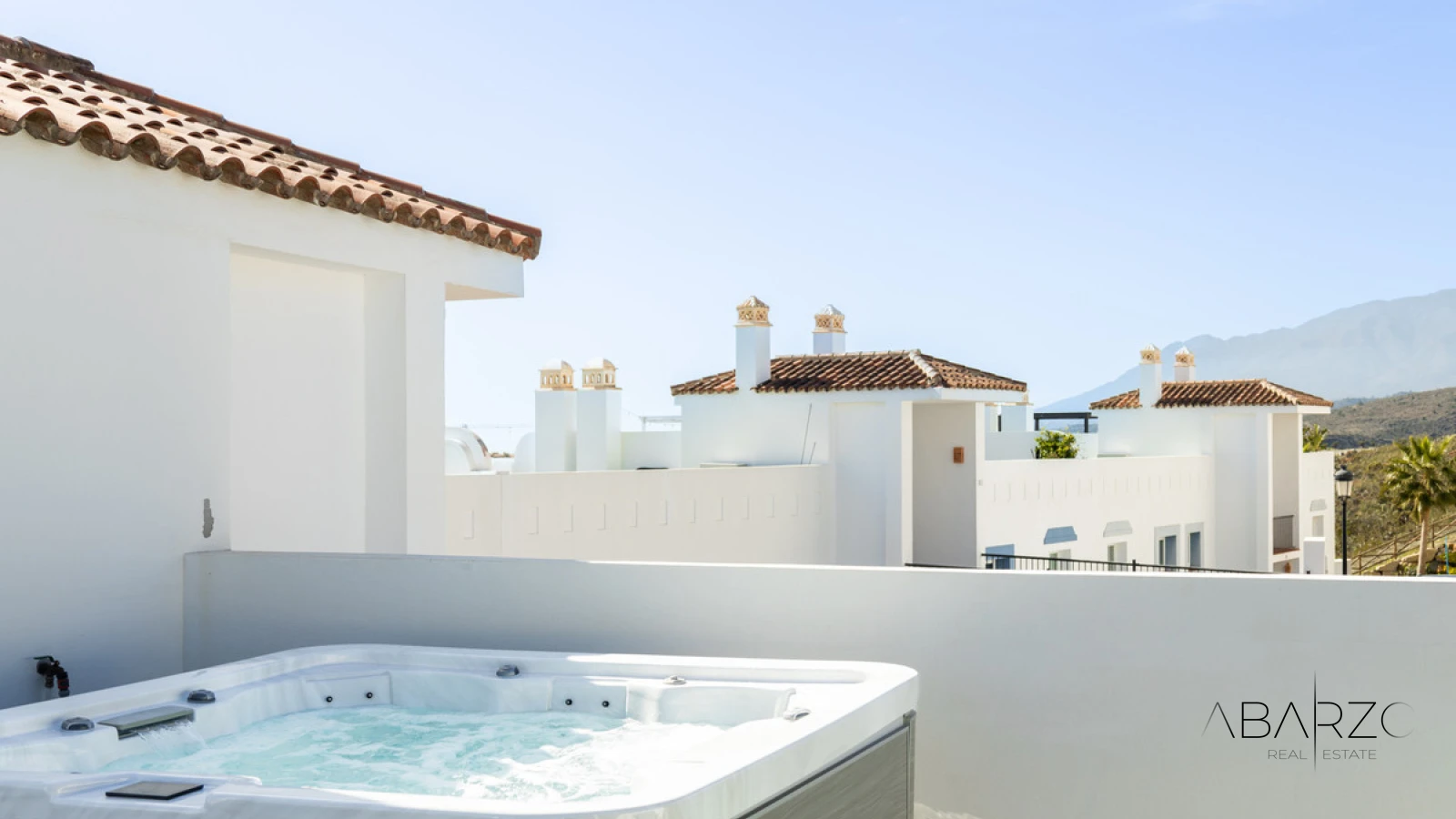 Penthouse with Jacuzzi and Sea Views in El Paraiso Pueblo, Estepona — interior, New Golden Mile, Estepona (20 of 25)