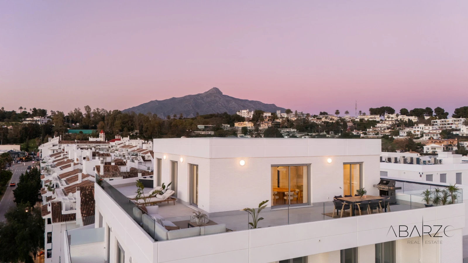 Penthouse with Sea Views and Large Terrace in La Campana, Nueva Andalucía — luxury property for sale in Nueva Andalucía, Marbella