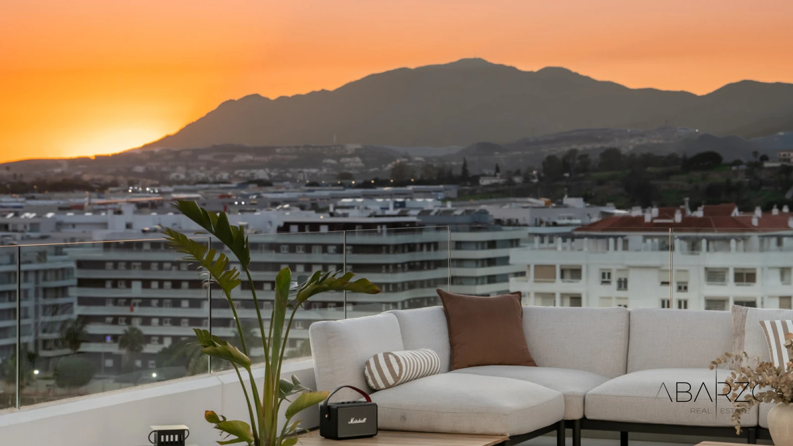 Penthouse with Sea Views and Large Terrace in La Campana, Nueva Andalucía — interior, Nueva Andalucía, Marbella (19 of 35)