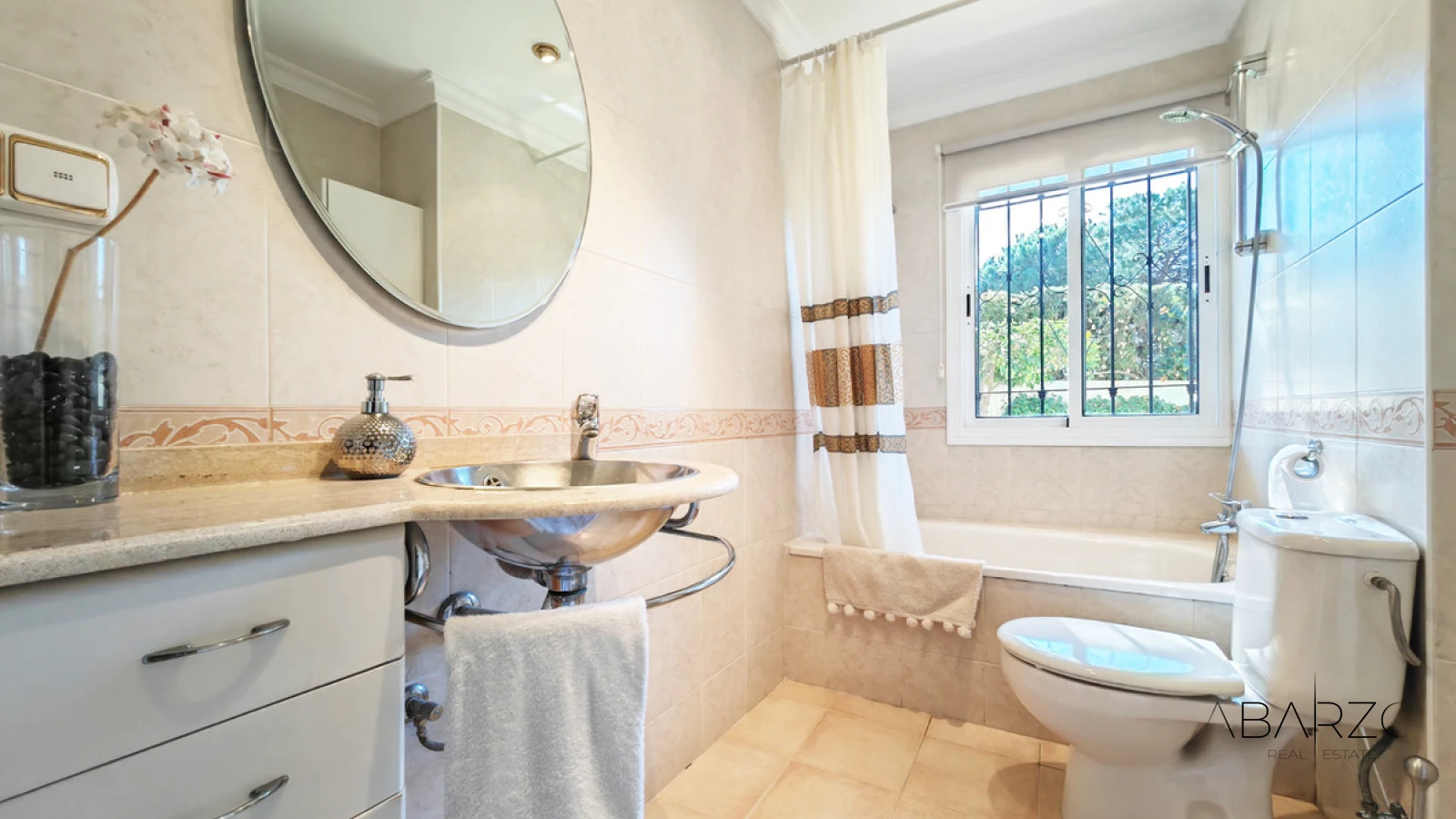 Villa for sale in Marbesa, Marbella with private pool and sea views — interior, Marbella East, Marbella (12 of 20)