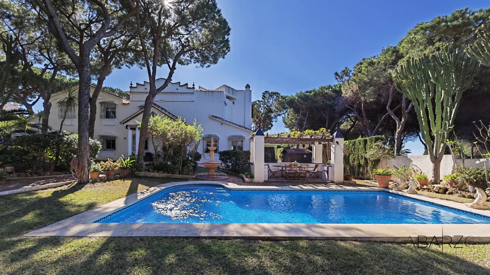 Villa for sale in Marbesa, Marbella with private pool and sea views — luxury property for sale in Marbella East, Marbella
