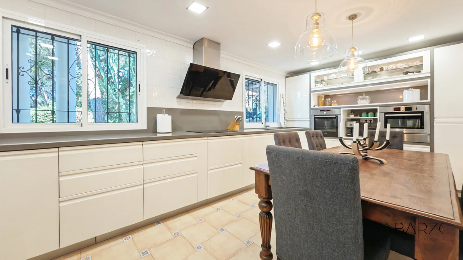 Villa for sale in Marbesa, Marbella with private pool and sea views — interior, Marbella East, Marbella (8 of 20)