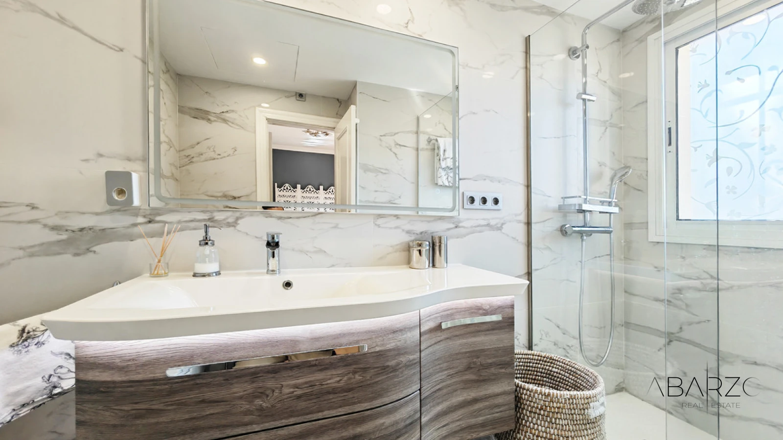Villa for sale in Marbesa, Marbella with private pool and sea views — interior, Marbella East, Marbella (10 of 20)
