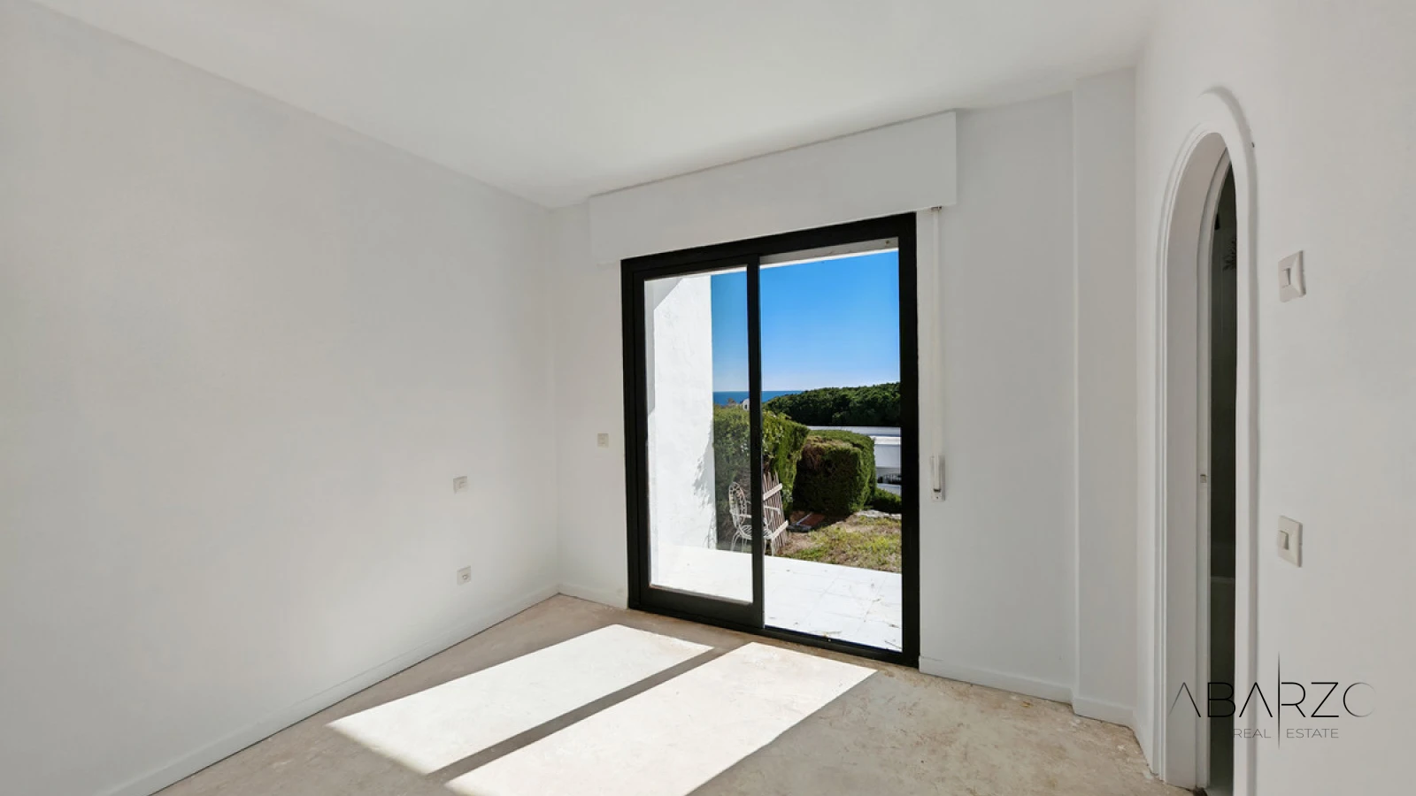 Townhouse for sale in Cabopino, Marbella with sea views and private garden — interior, Marbella East, Marbella (11 of 18)