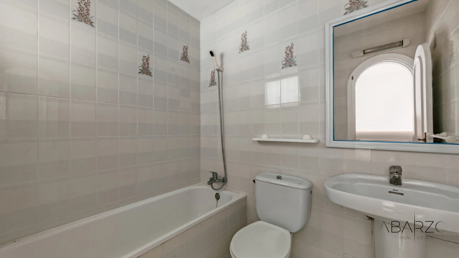 Townhouse for sale in Cabopino, Marbella with sea views and private garden — interior, Marbella East, Marbella (12 of 18)
