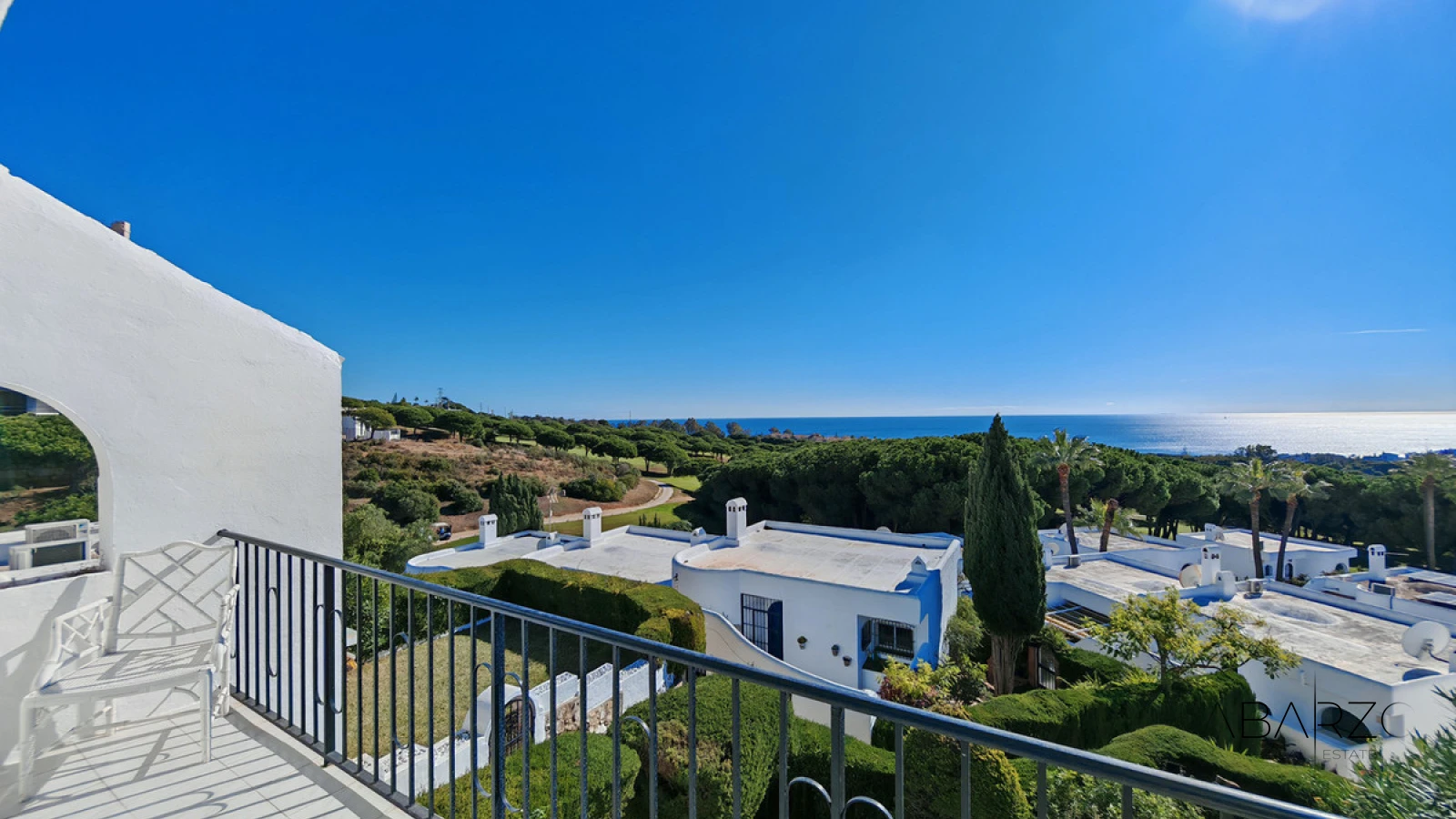 Townhouse for sale in Cabopino, Marbella with sea views and private garden — interior, Marbella East, Marbella (2 of 18)