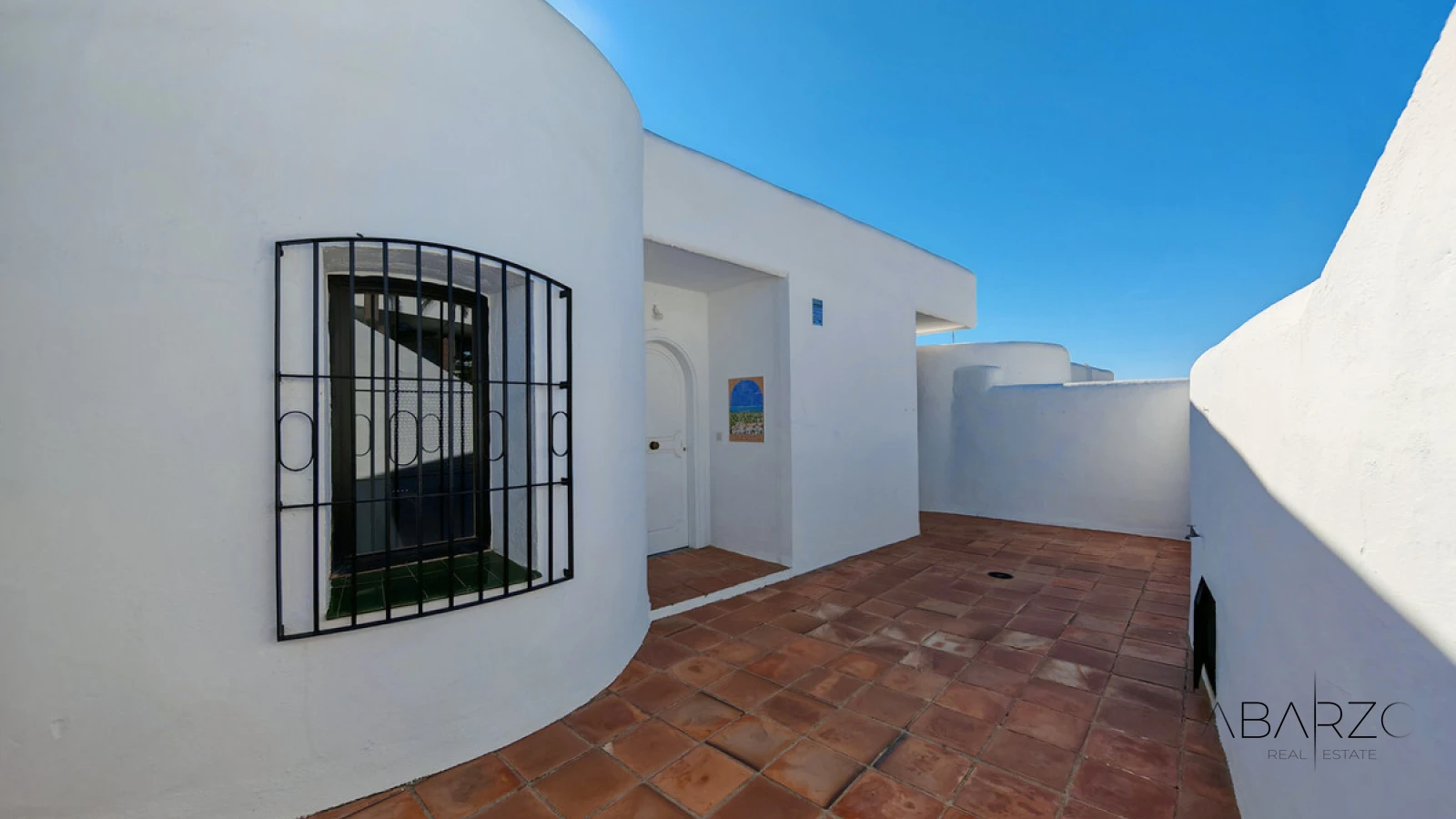Townhouse for sale in Cabopino, Marbella with sea views and private garden — interior, Marbella East, Marbella (3 of 18)