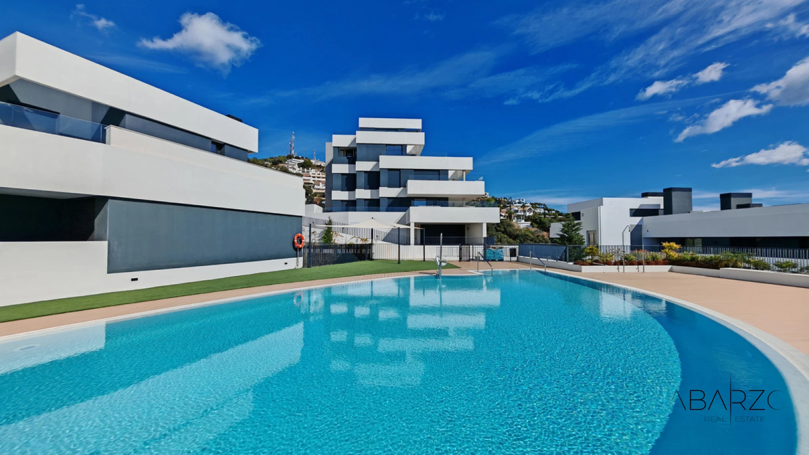 Penthouse for sale in Marbella with sea views, 3 bedrooms, and private garage — interior, Marbella Centro, Marbella (2 of 21)