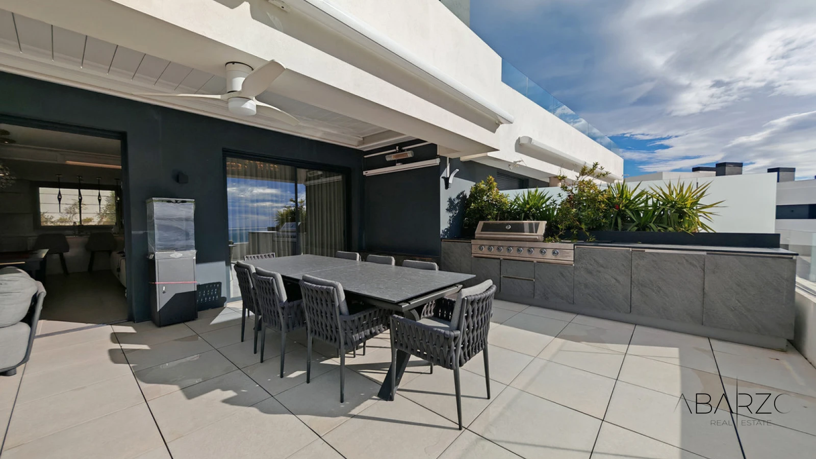 Penthouse for sale in Marbella with sea views, 3 bedrooms, and private garage — interior, Marbella Centro, Marbella (4 of 21)