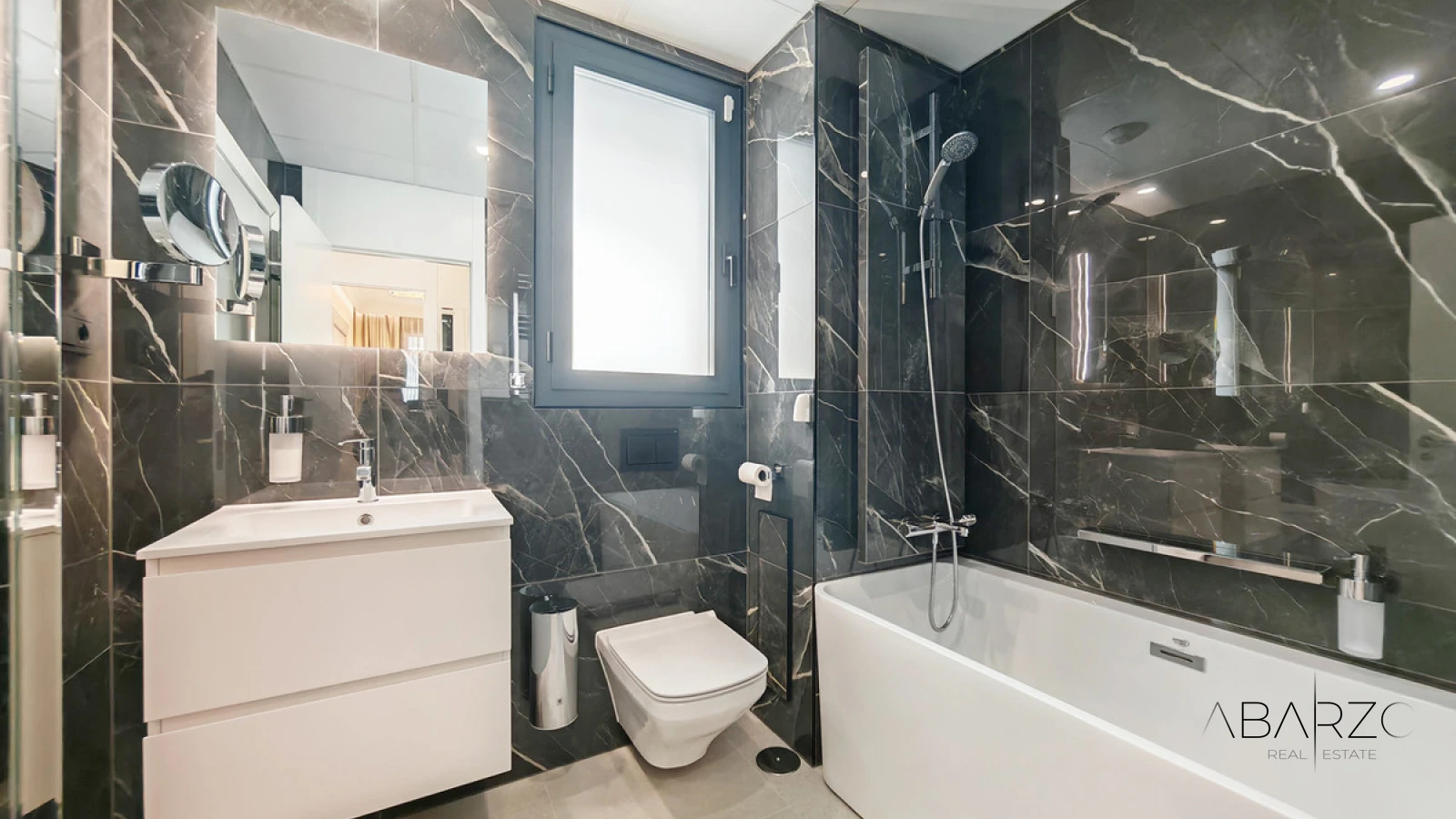 Penthouse for sale in Marbella with sea views, 3 bedrooms, and private garage — interior, Marbella Centro, Marbella (14 of 21)