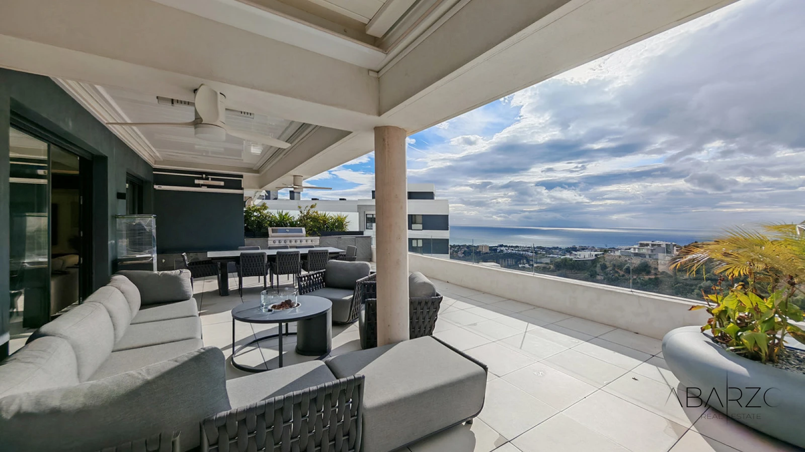 Penthouse for sale in Marbella with sea views, 3 bedrooms, and private garage — interior, Marbella Centro, Marbella (3 of 21)
