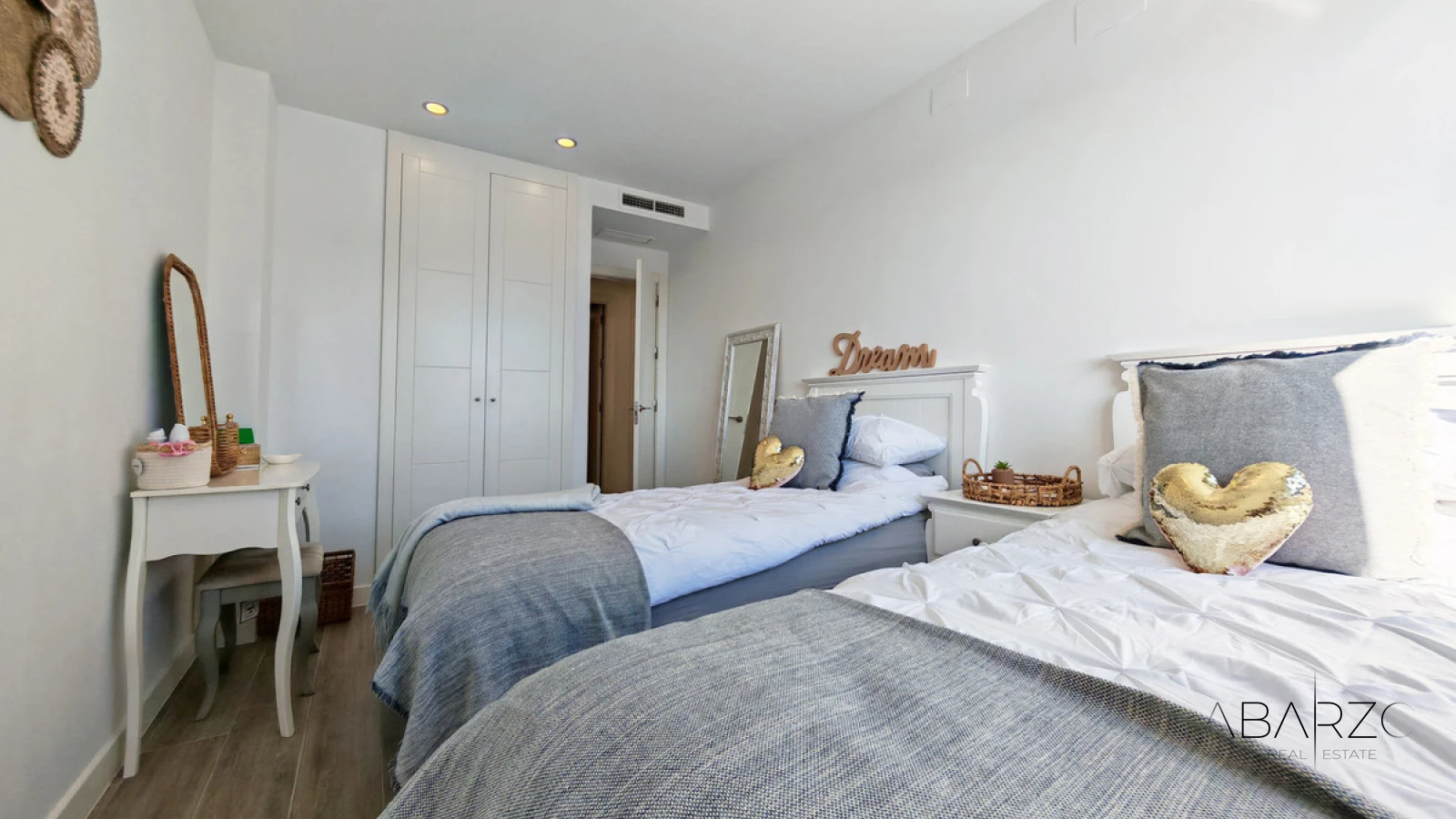 Penthouse for sale in Cabopino, Marbella with sea views and communal pool — interior, Marbella East, Marbella (21 of 29)