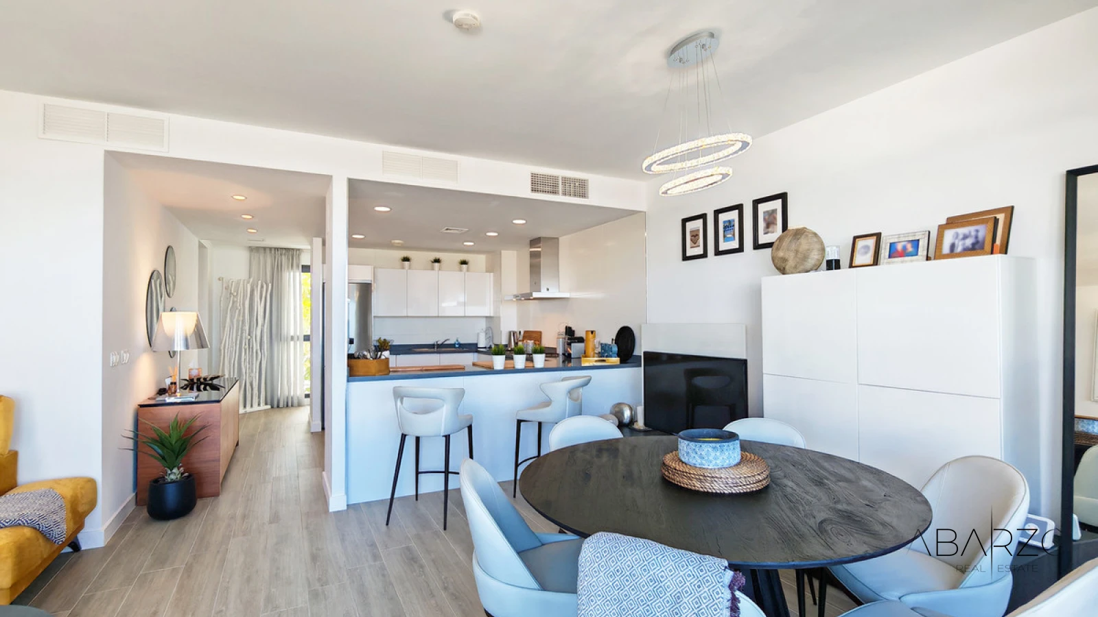 Penthouse for sale in Cabopino, Marbella with sea views and communal pool — interior, Marbella East, Marbella (9 of 29)