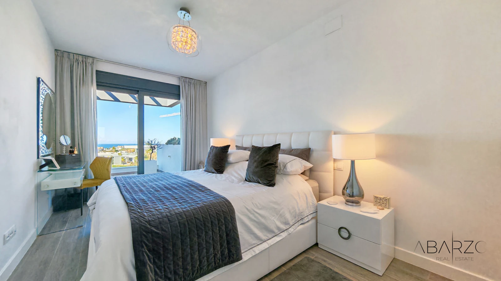 Penthouse for sale in Cabopino, Marbella with sea views and communal pool — interior, Marbella East, Marbella (13 of 29)