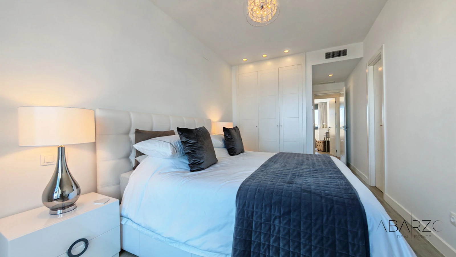 Penthouse for sale in Cabopino, Marbella with sea views and communal pool — interior, Marbella East, Marbella (14 of 29)