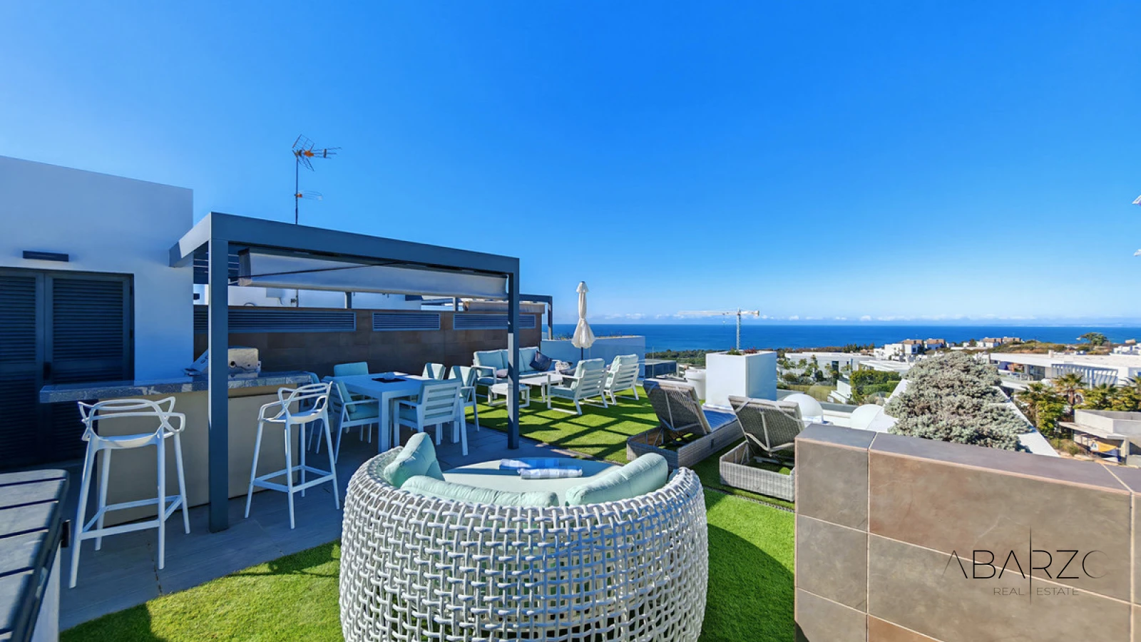 Penthouse for sale in Cabopino, Marbella with sea views and communal pool — interior, Marbella East, Marbella (4 of 29)