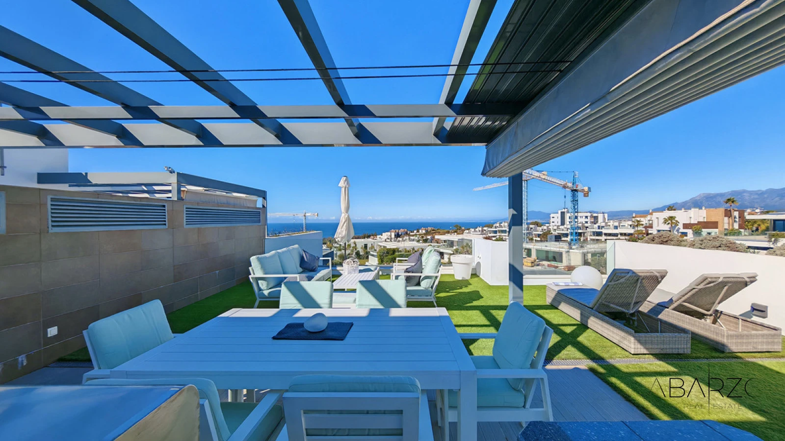 Penthouse for sale in Cabopino, Marbella with sea views and communal pool — interior, Marbella East, Marbella (22 of 29)