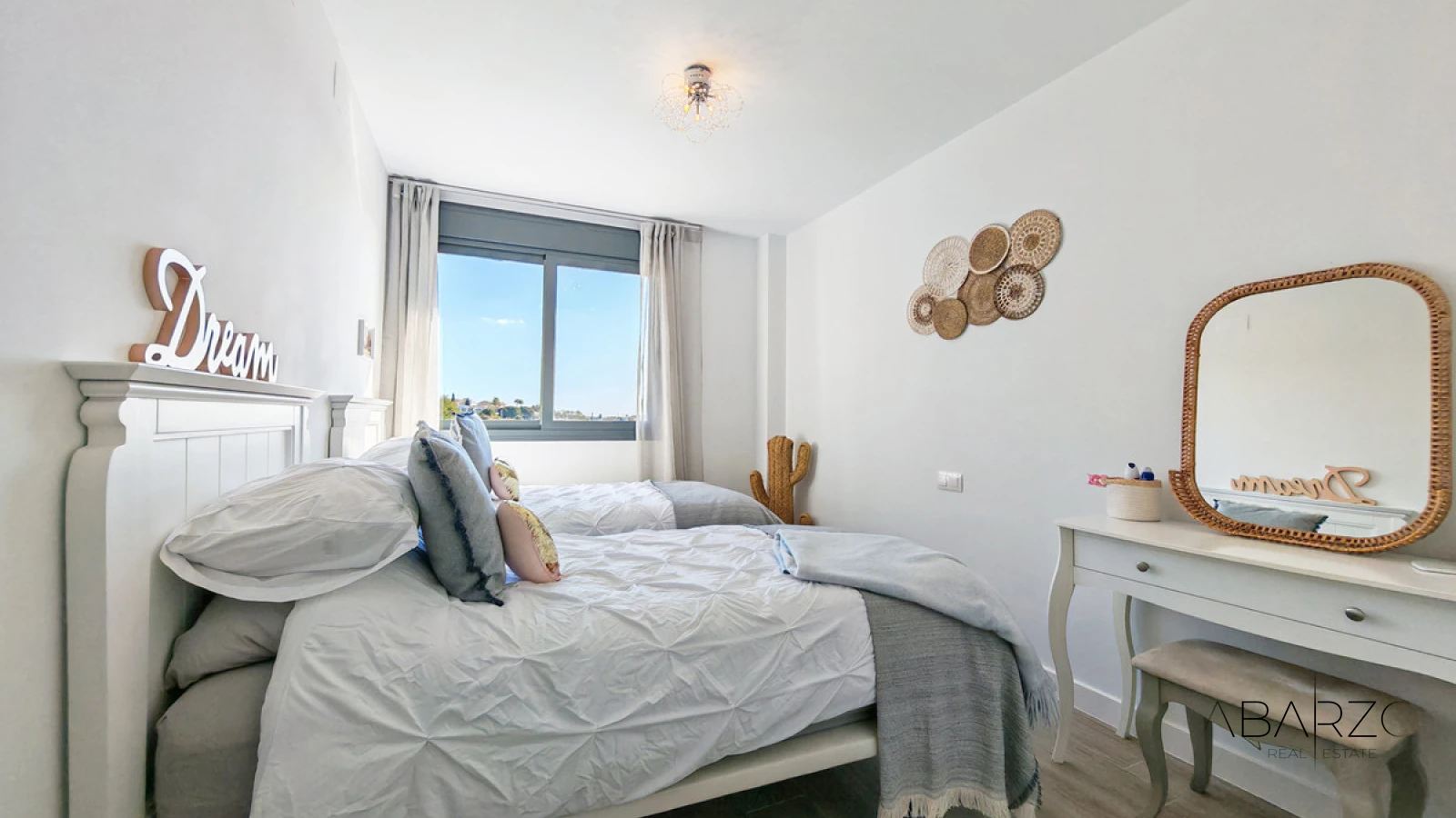 Penthouse for sale in Cabopino, Marbella with sea views and communal pool — interior, Marbella East, Marbella (20 of 29)