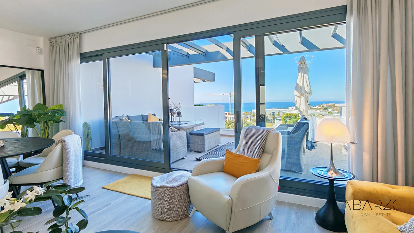Penthouse for sale in Cabopino, Marbella with sea views and communal pool — interior, Marbella East, Marbella (7 of 29)