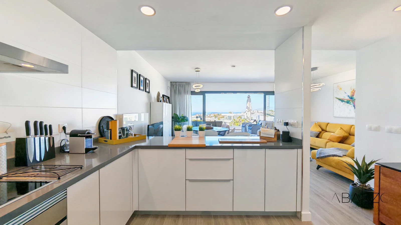 Penthouse for sale in Cabopino, Marbella with sea views and communal pool — interior, Marbella East, Marbella (10 of 29)