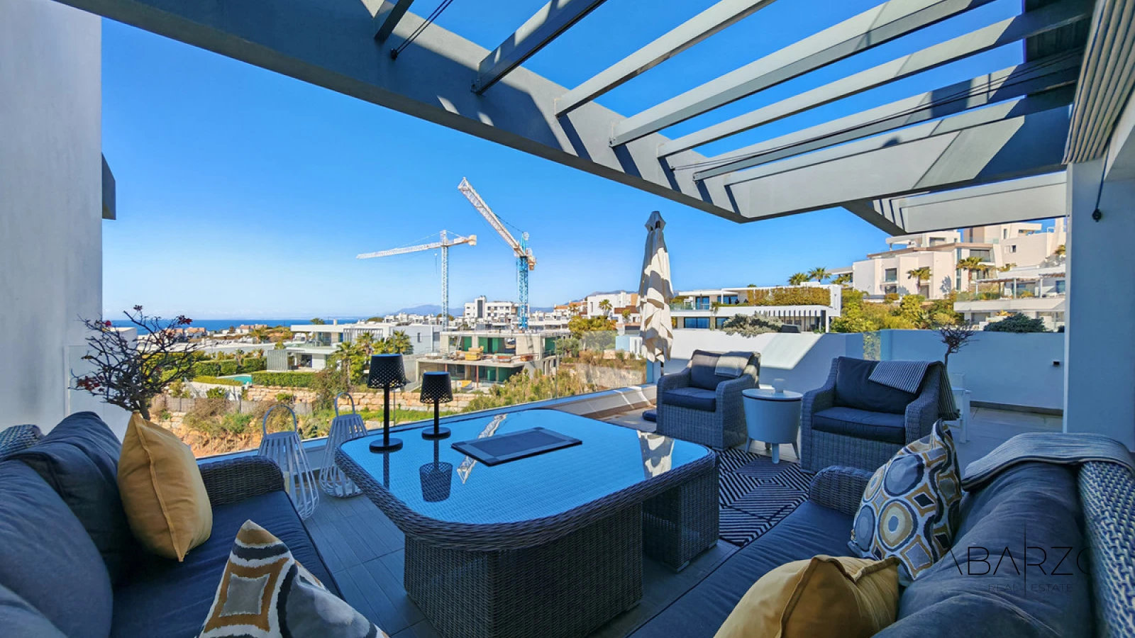 Penthouse for sale in Cabopino, Marbella with sea views and communal pool — interior, Marbella East, Marbella (5 of 29)