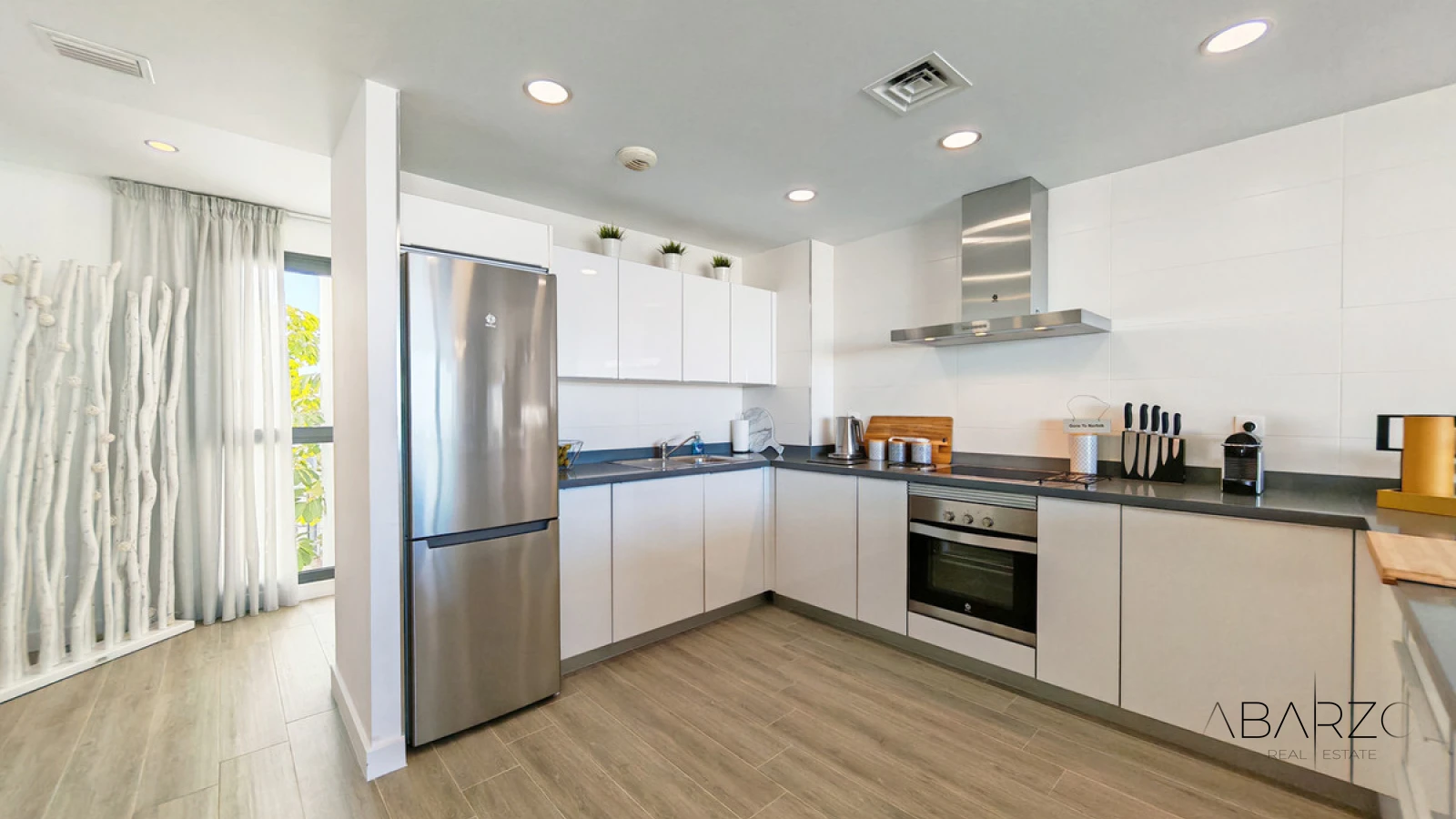Penthouse for sale in Cabopino, Marbella with sea views and communal pool — interior, Marbella East, Marbella (12 of 29)