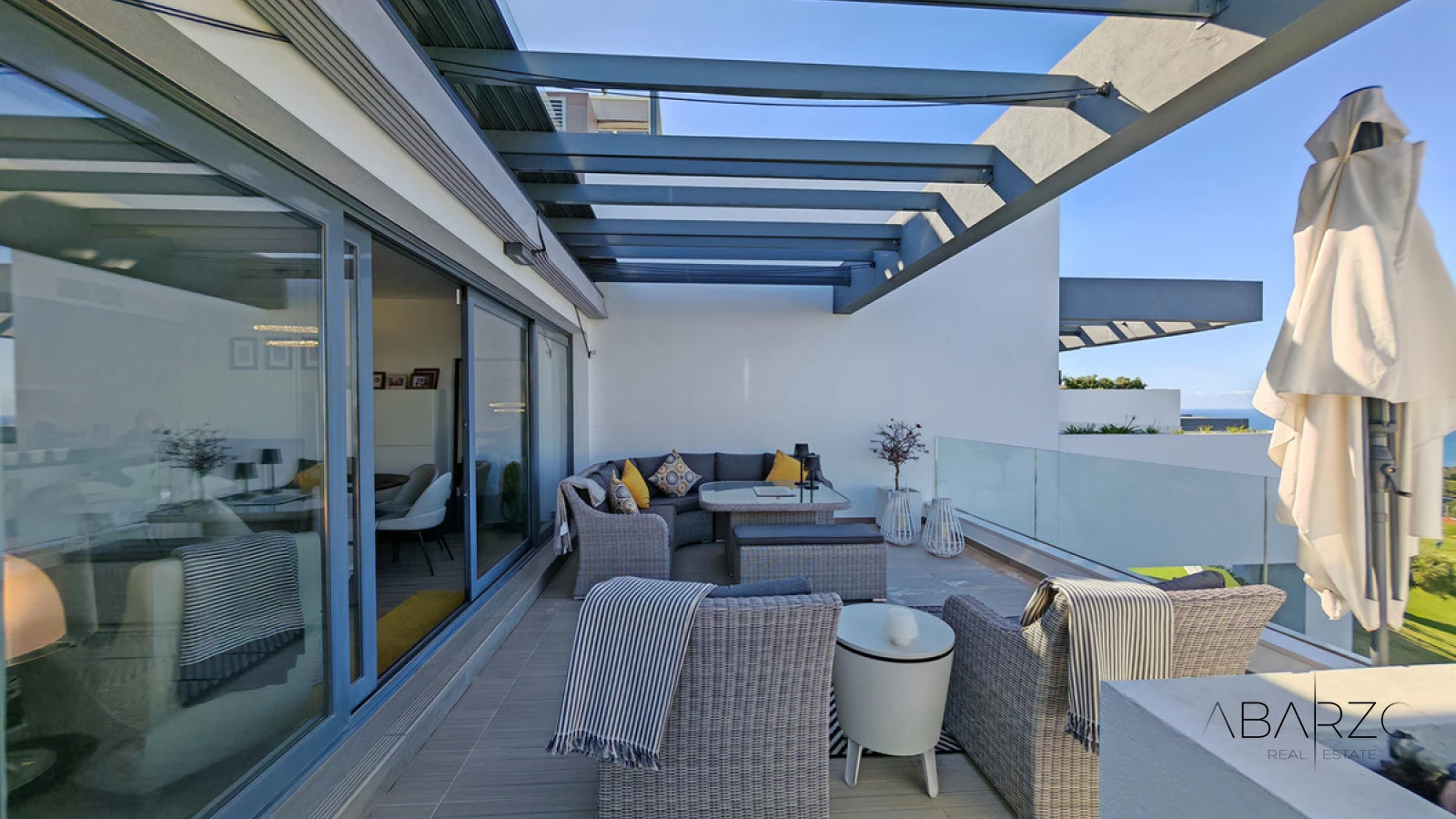 Penthouse for sale in Cabopino, Marbella with sea views and communal pool — interior, Marbella East, Marbella (3 of 29)