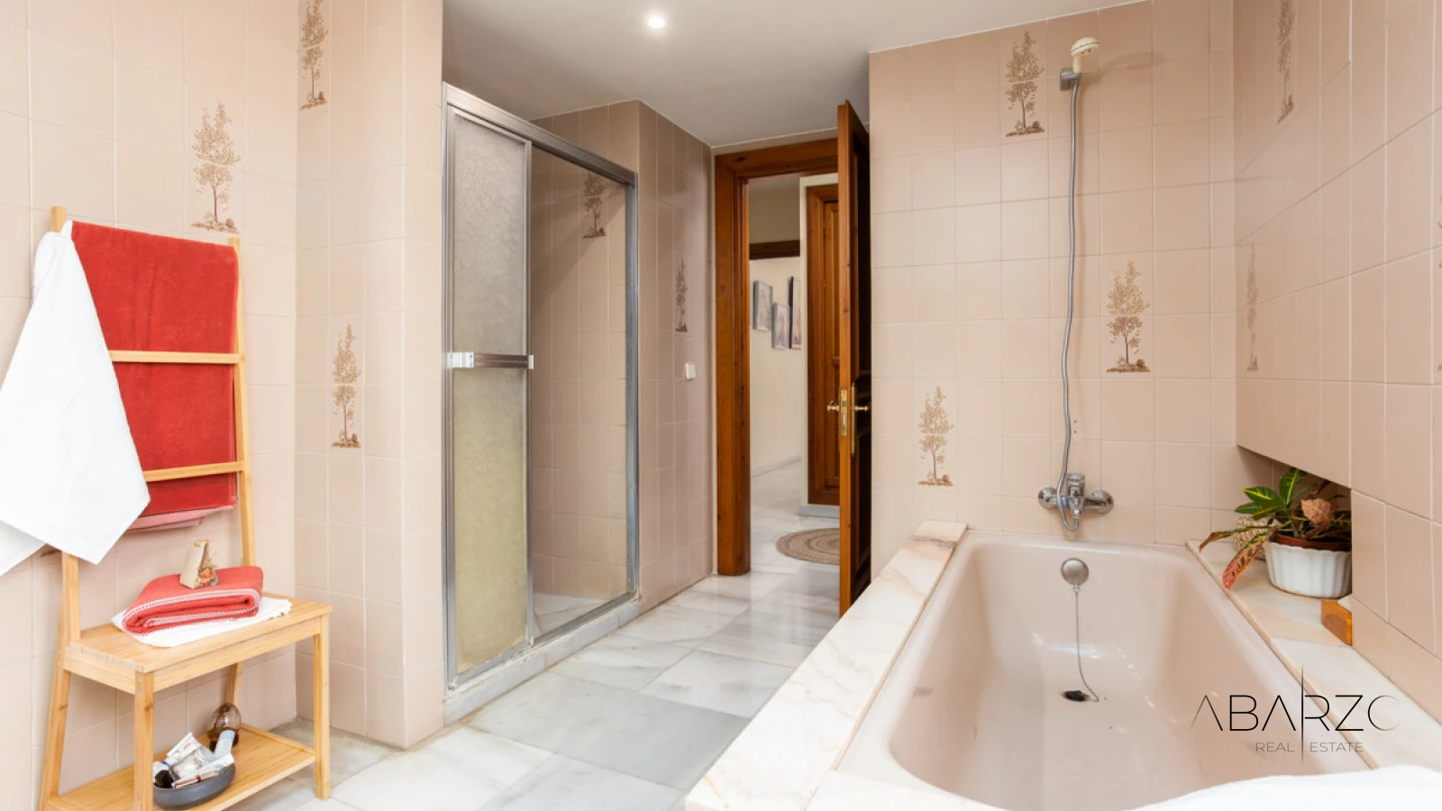 7 Bedroom Villa in Nagueles, Marbella Golden Mile with Pool and Garden — interior, Golden Mile, Marbella (41 of 47)